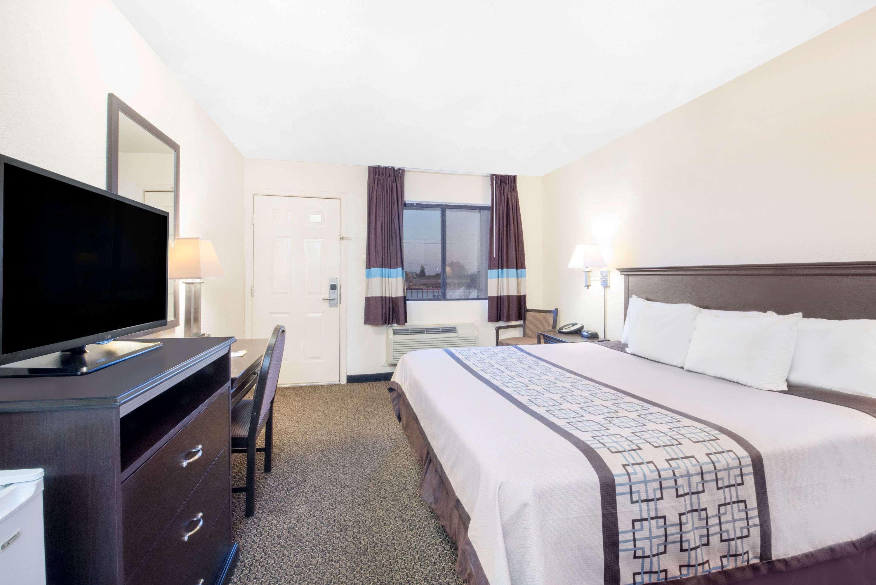 Days Inn By Wyndham Hobbs Eksteriør billede
