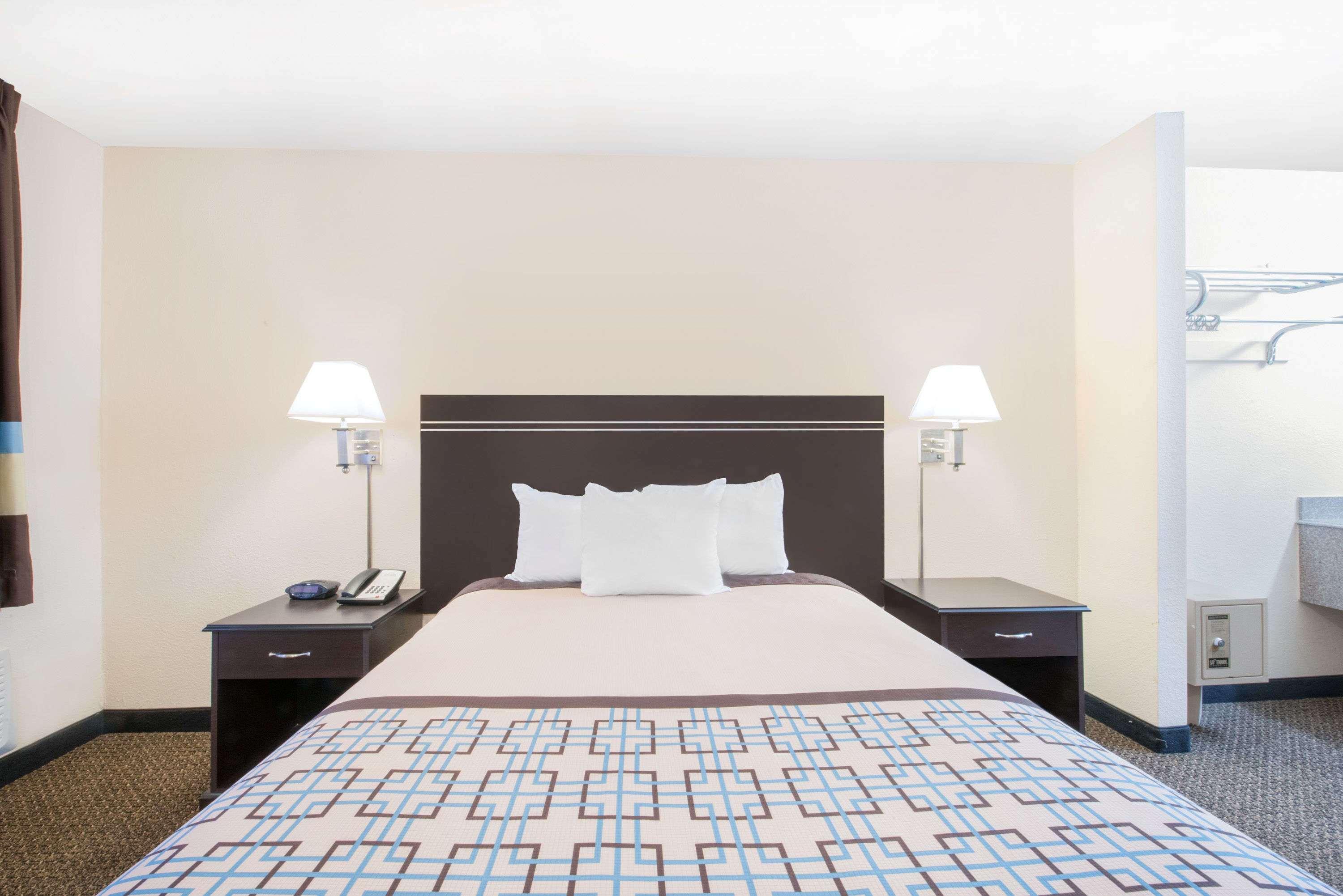Days Inn By Wyndham Hobbs Eksteriør billede